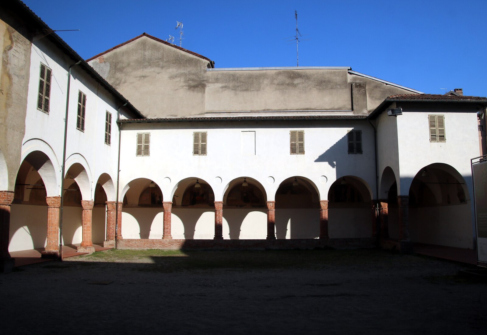 The arcaded cloister of the former convent of Santa Croce, home to the Museo Civico and Gipsoteca Bistolfi
