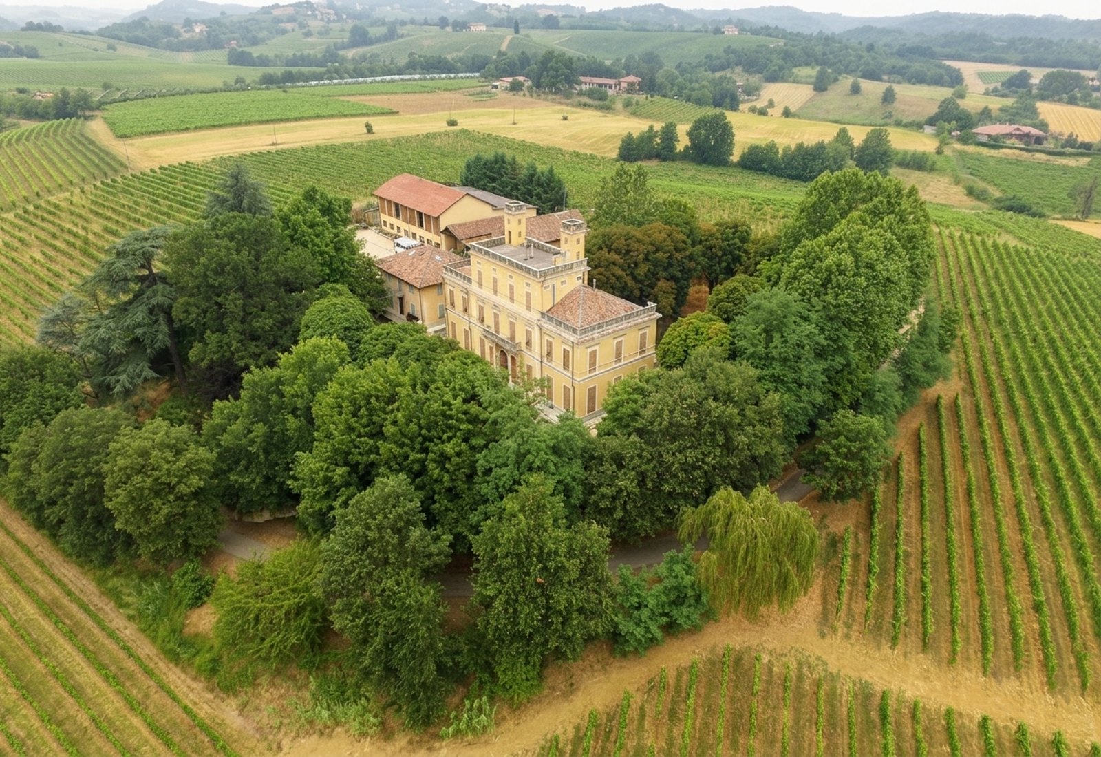Tenuta Olim Bauda wine estate among the vineyards, Incisa Scapaccino